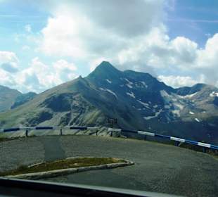 Die tolle Kurve mit Blick auf das Gebirge