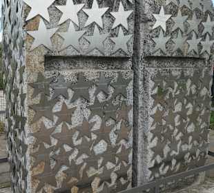 Sternendenkmal vor der Sternbrücke