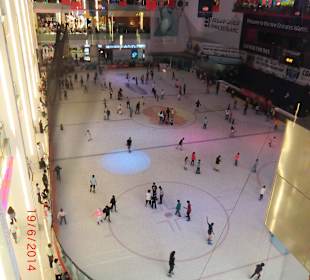 Shopping Mall Dubai Mall mit Schlittschuhlaufbahn