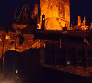 Aufstieg zur Burg am Abend