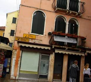 Hausfronten mit schönen Balkone