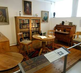 Wohnzimmer des Schriftstellers Schmidt