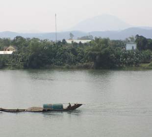 Drachenboot Fahrt auf dem Parfümfluss!