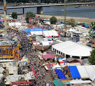 Blick vom Riesenrad auf die Rheinkirmes