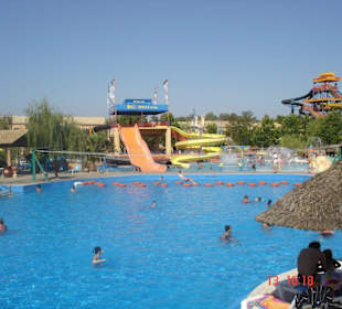 Großer Pool im Aqualand