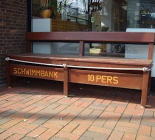 Eine Schwimmbank!