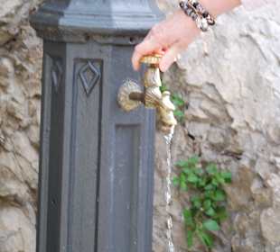 Brunnen mit Frischwasser