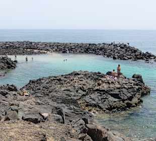 Strand in einer kleinen Bucht