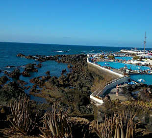 Blick auf die Meerwasserbecken