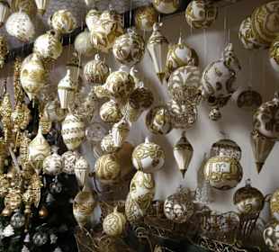 Gang durch den Laden "Christmas in Salzburg"