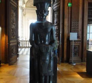King Tut statue