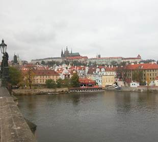 Blick von der Karsbrücke zur Prager Burg