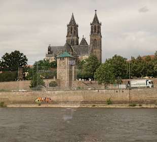 Bei einer Elbe-Schifffahrt in Magdeburg
