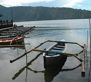 Fischerboote am Bratan See