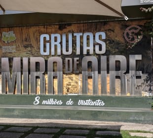 Eingang zu der Höhle 