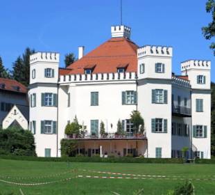 Schloss Possenhofen an der Westseite des Sees