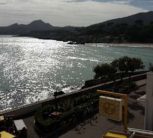Lokal auf der Promenade mit Blick auf die Bucht Son Moll