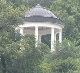 Der Niederwaldtempel in den Rüdesheimer Weinbergen