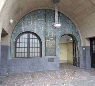Zugang zum Alten Elbtunnel auf der St. Pauli-Seite