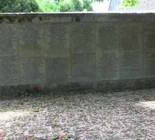 Gefallenendenkmal am Friedhof Holzhausen