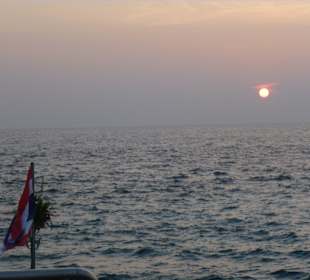 Sonnenaufgang vom Boot aus