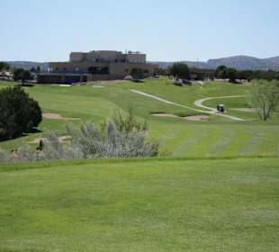 Golfplatz mit Clubhaus