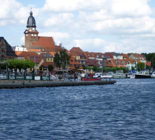 Blick auf Waren am Müritz-See