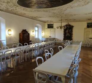 Der weiße Saal im Wasserschloss Mitzwitz