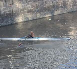 Kajakarz pod Mostem Kobiet