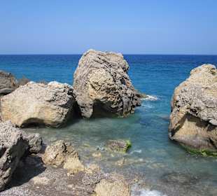 Spaziergang am Felsenstrand in Rhodos!