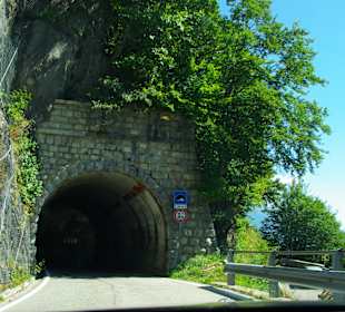 Für Caravan muss man Mittig fahren