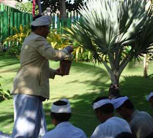 Der Chefkoch segnet sein Personal