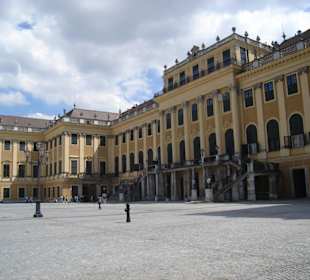 Schlossplatz-Seite Schloss Schönbrunn