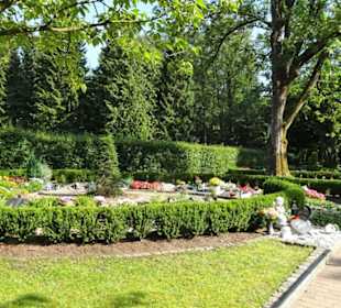 Rundgang über den Friedhof Friedenshügel