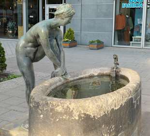 Das „Badende Mädchen“ in Magdeburg im Breiten Weg