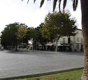 Blick auf den Vorplatz