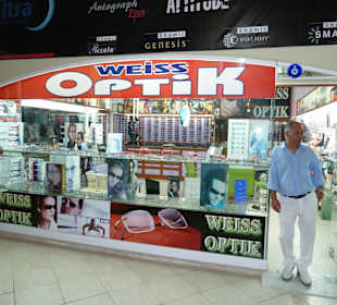 Yakup Arbeiter bei Optiker Weiss 