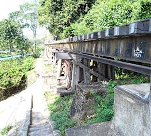 Zu Fuß über die Holzbrücken