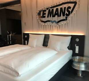 Theme room at V8, le mans