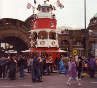 Leuchtturm an der Hafenmeile