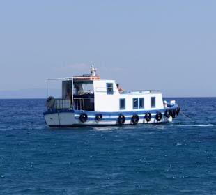 Boot mit tagesausflüglern