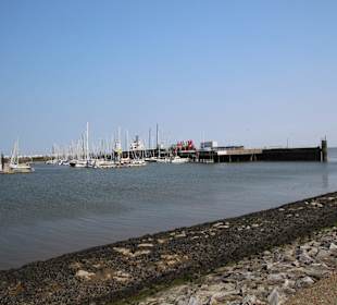 Die Promenade am Jachthafen