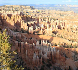 Ausblick einige km weiter beim Bryce Canyon