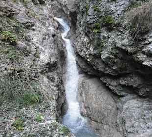 Wasserfall entlang der Schlucht