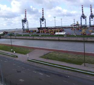 Nordschleuse - linker Teil; hinten der Hafen