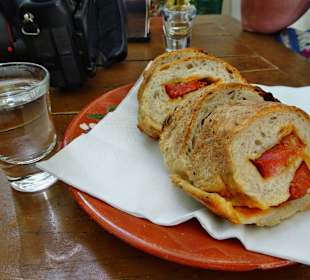 Brot mit Chorizo + Medronho