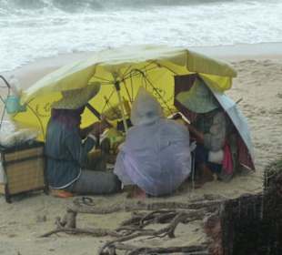 Thai-Familie am Strand