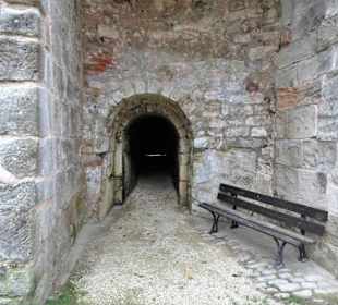 Zugang zu den unterirdischen Wehrgängen