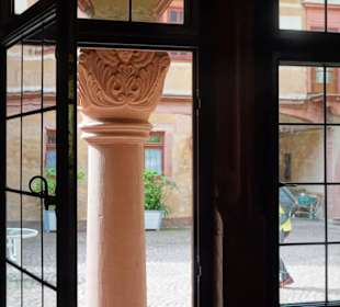 Im Rittersaal von Schloss Mespelbrunn