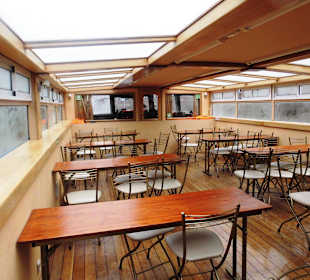 Ein Sightseeing Boot in St. Petersb.